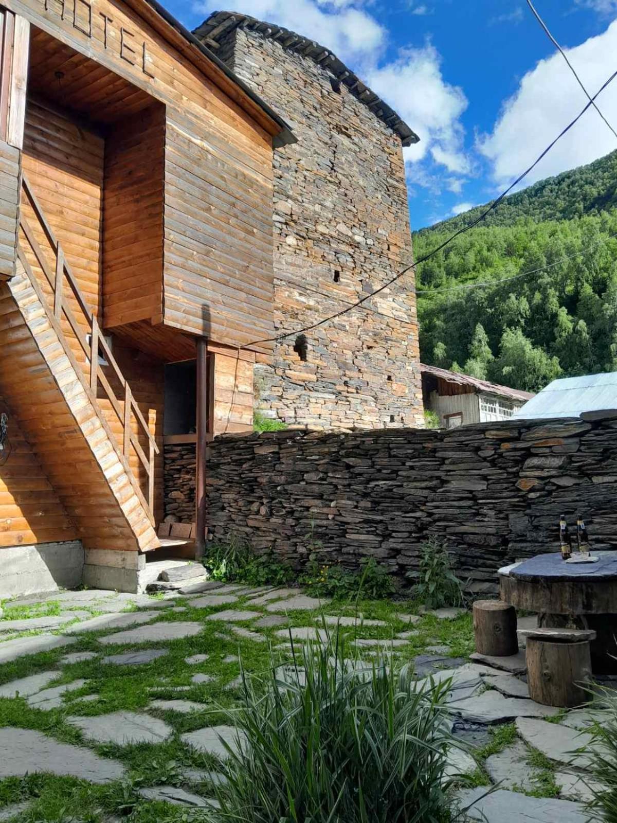 Guesthouse Luka Ushguli Eksteriør bilde
